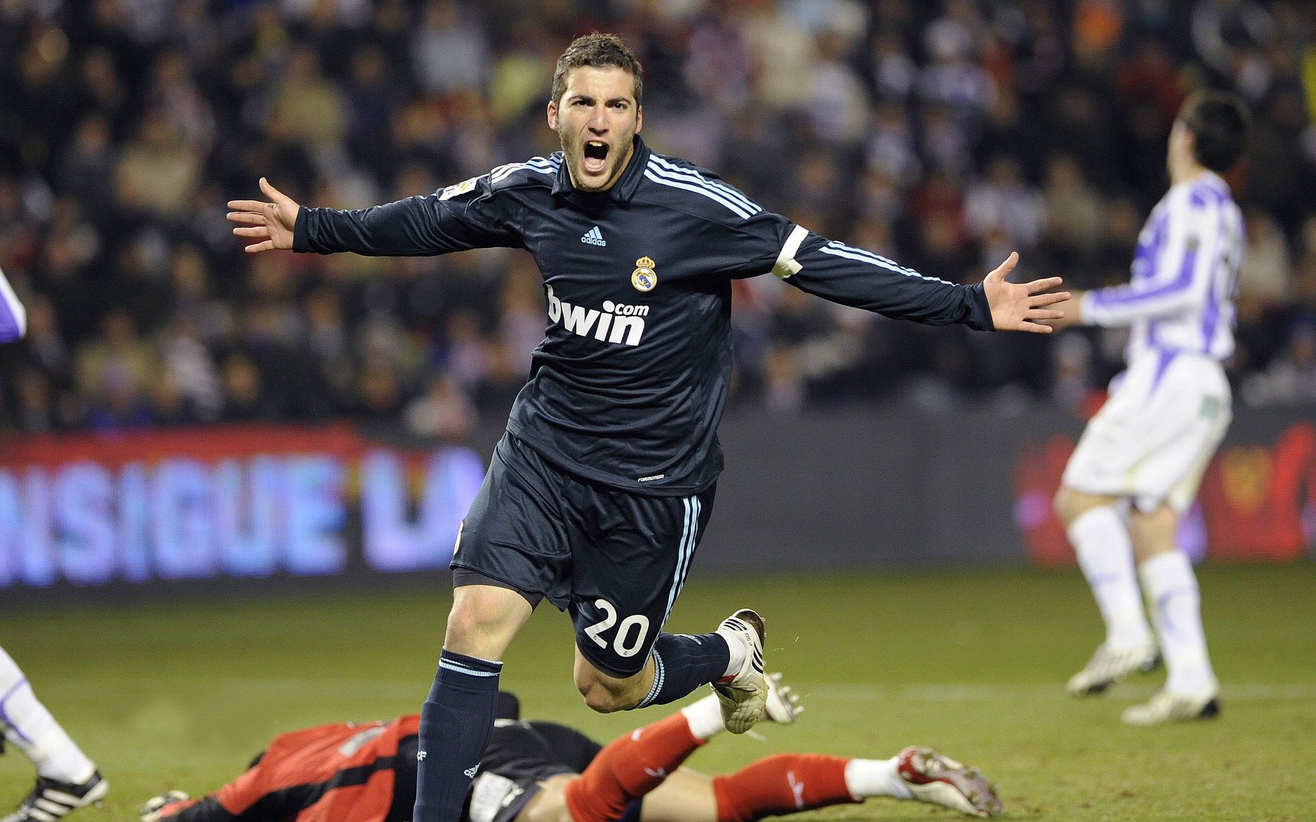 争冠热门不容忽视！拜仁主场大胜，全队势如破竹，拜仁 主场