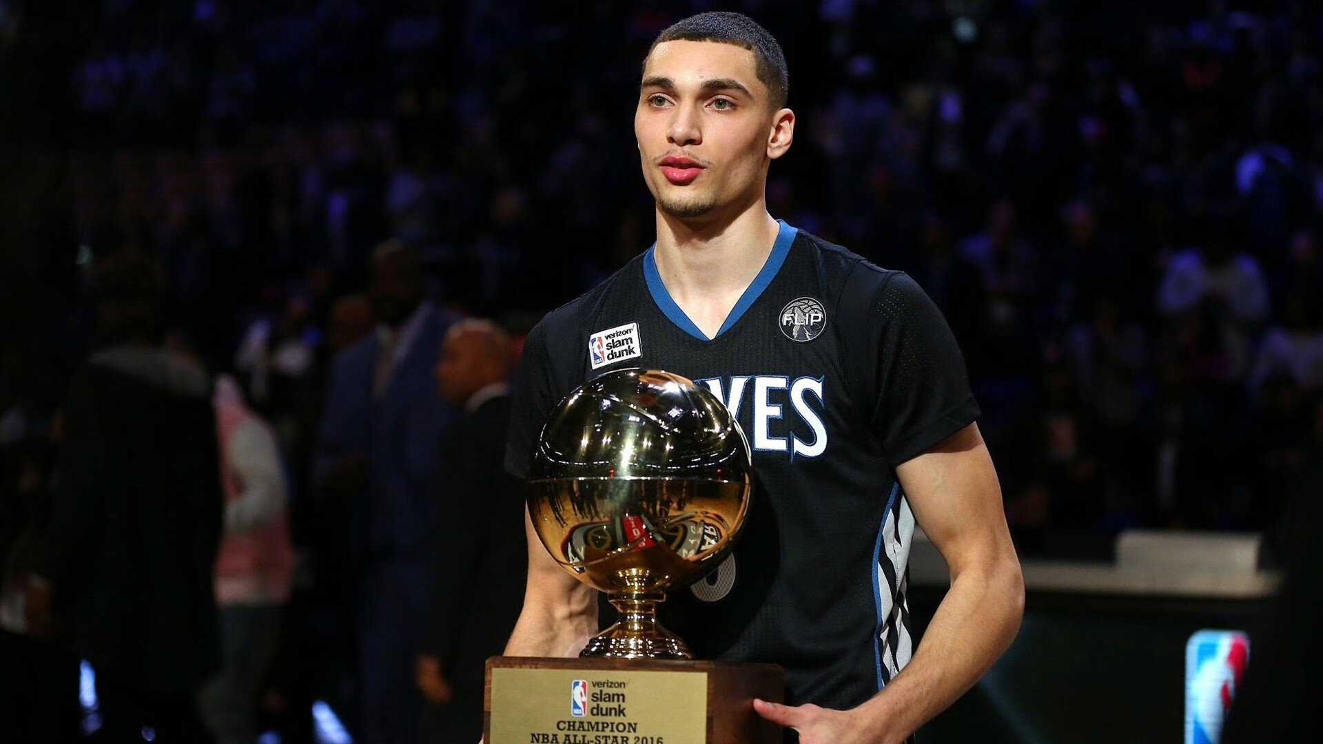 伊朗门将雪地封神，三场比赛零封对手，伊朗门将扑出c罗点球